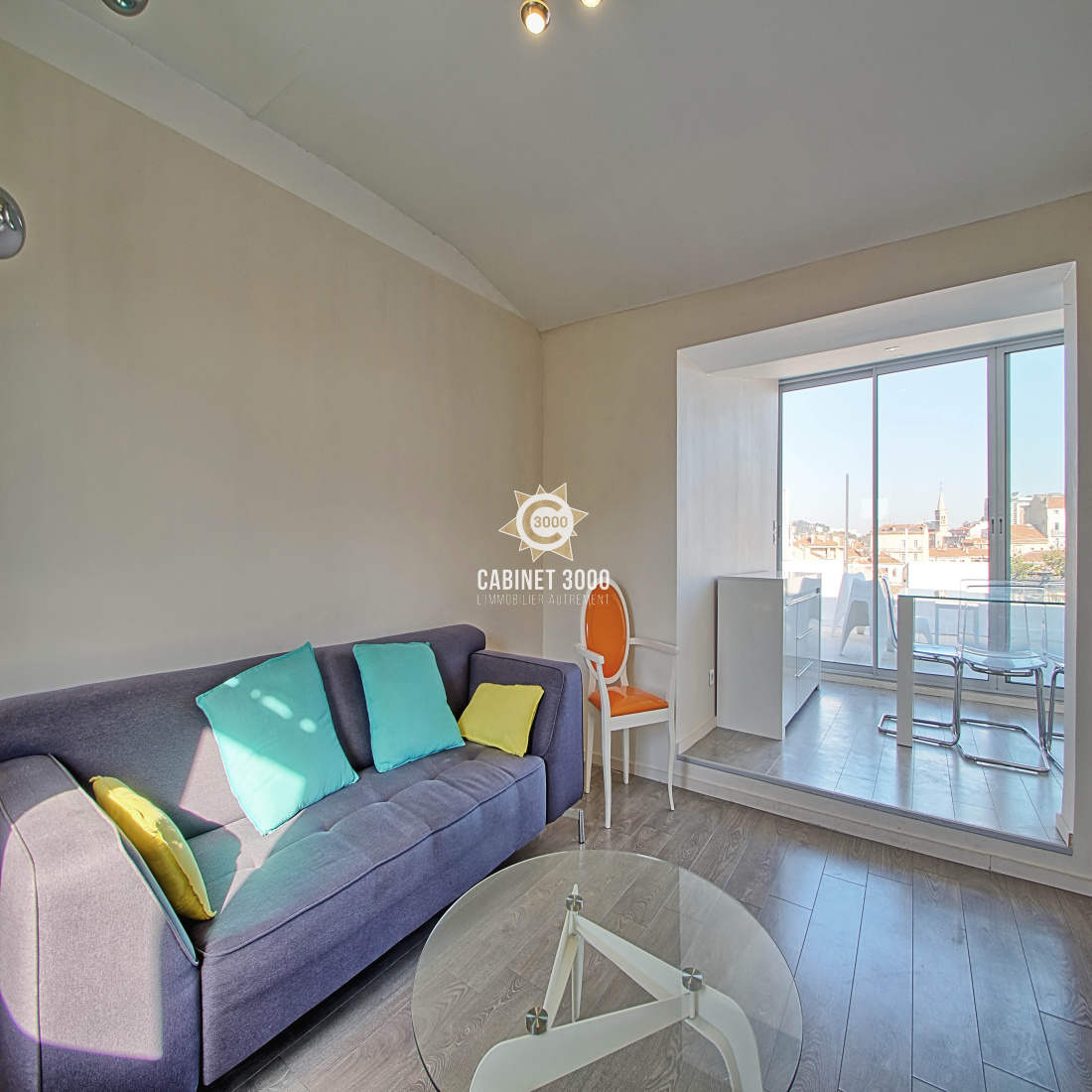 vente M1617 TOULON Le Mourillon Appartement T2 de 48 m² au dernier étage avec terrasse