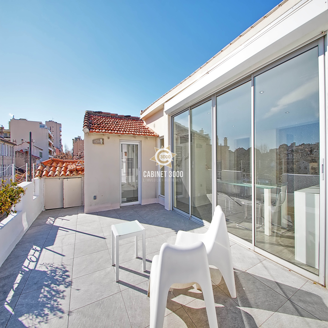 vente M1617 TOULON Le Mourillon Appartement T2 de 48 m² au dernier étage avec terrasse